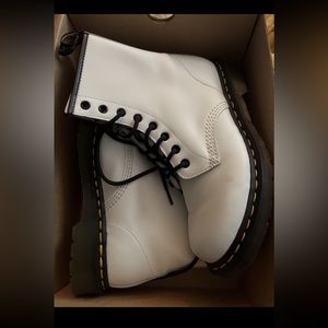Dr Martens! Woman’s sz 8